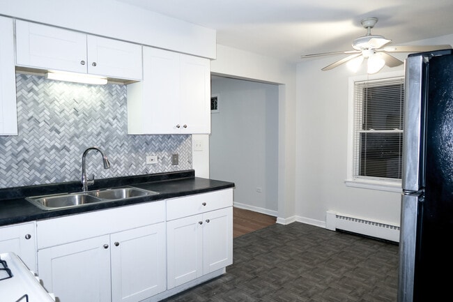 Building Photo - 6048 N Elston Ave