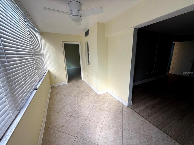 Building Photo - 4775 Cove Cir