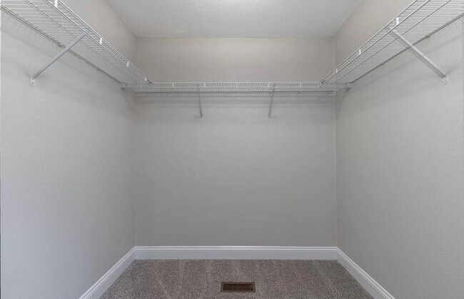 Building Photo - 5 Bedroom Home Located in Waynesville, MO!