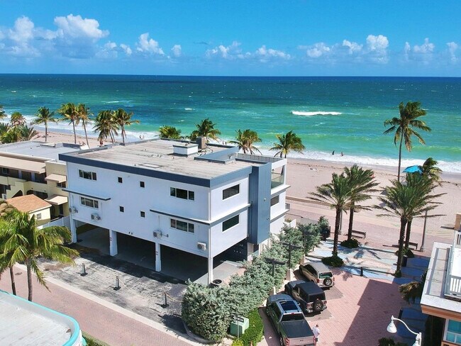 Building Photo - 2205 N Surf Rd