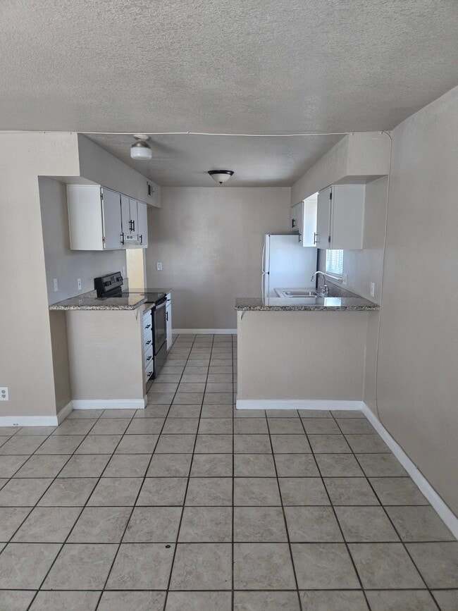 Building Photo - 33 Gold Bar Ct
