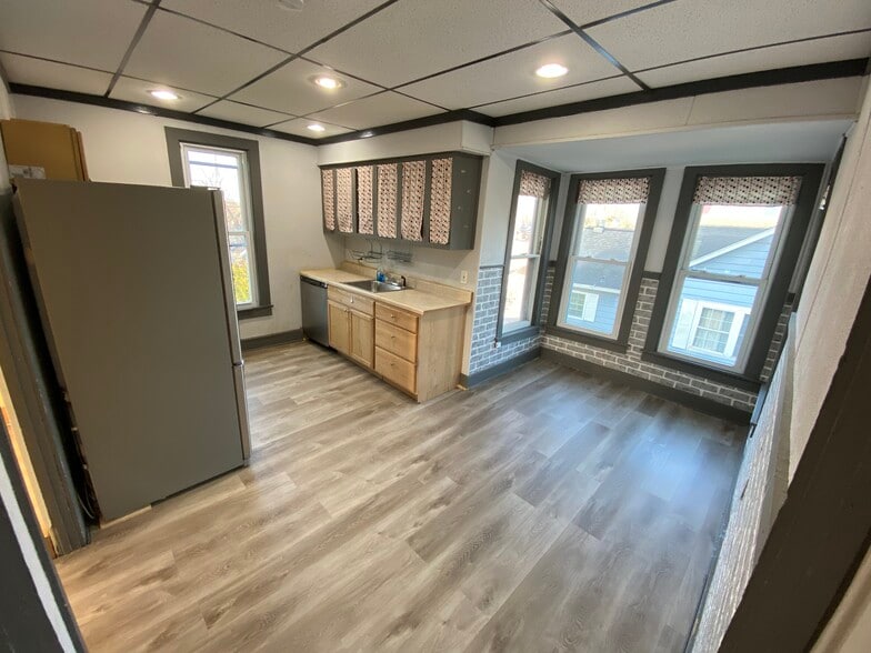 Kitchen - 630 9th ave s