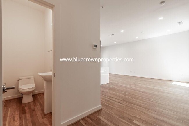 Building Photo - 1515 S Akard St