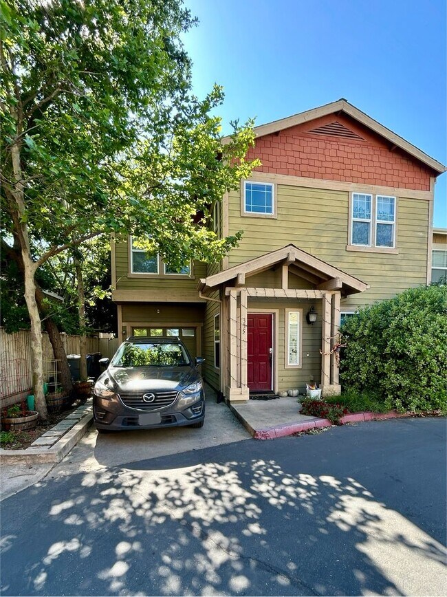Building Photo - 335 Messina Terrace