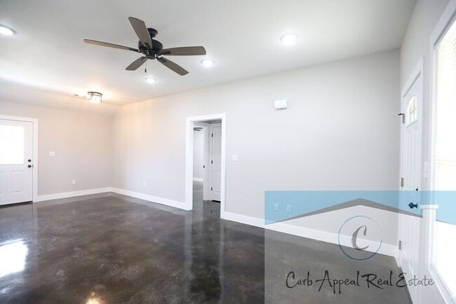 Building Photo - Move in special $900!! New construction 3 bed / 2 bath home - Bono