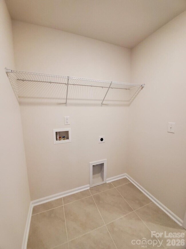 Building Photo - 3013 Lydney Cir