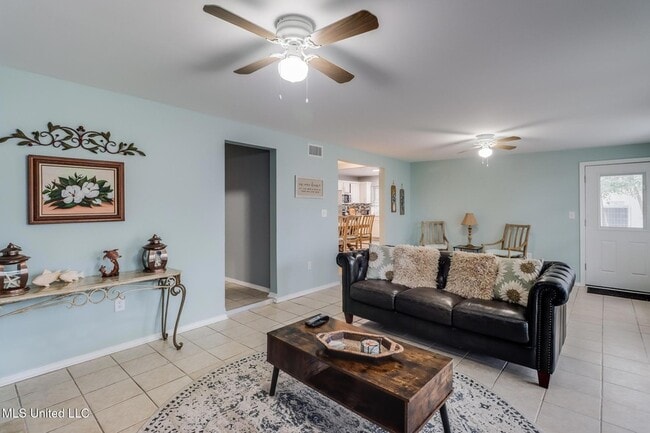 Building Photo - 419 E Second Street Unit