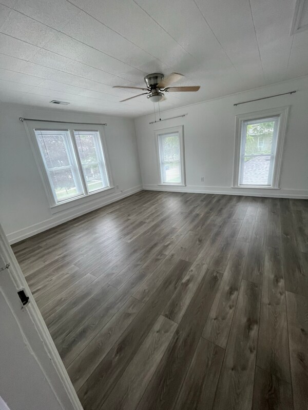 Building Photo - 219 N Davison St