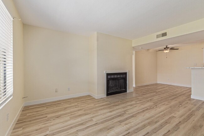 Building Photo - 5995 N 78th St
