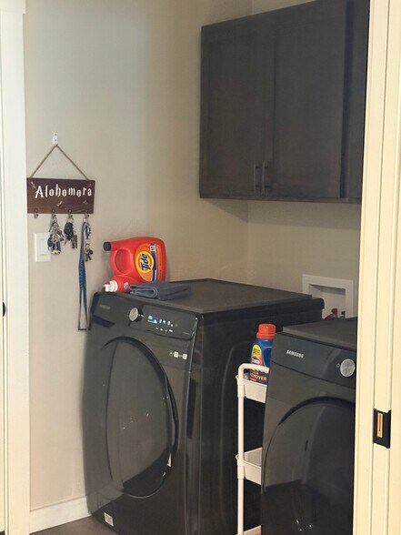 Building Photo - 517 Raven Ln