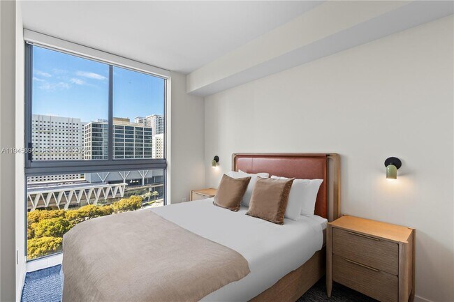 Building Photo - 11 NE 6th St