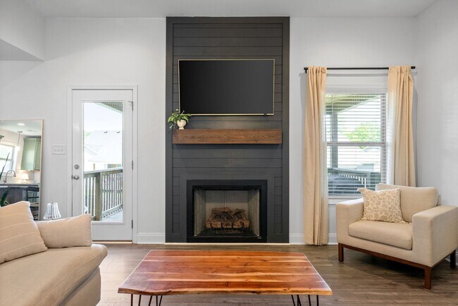 Building Photo - 3 bedroom Pet Friendly Home For Rent Near Needmore Road!