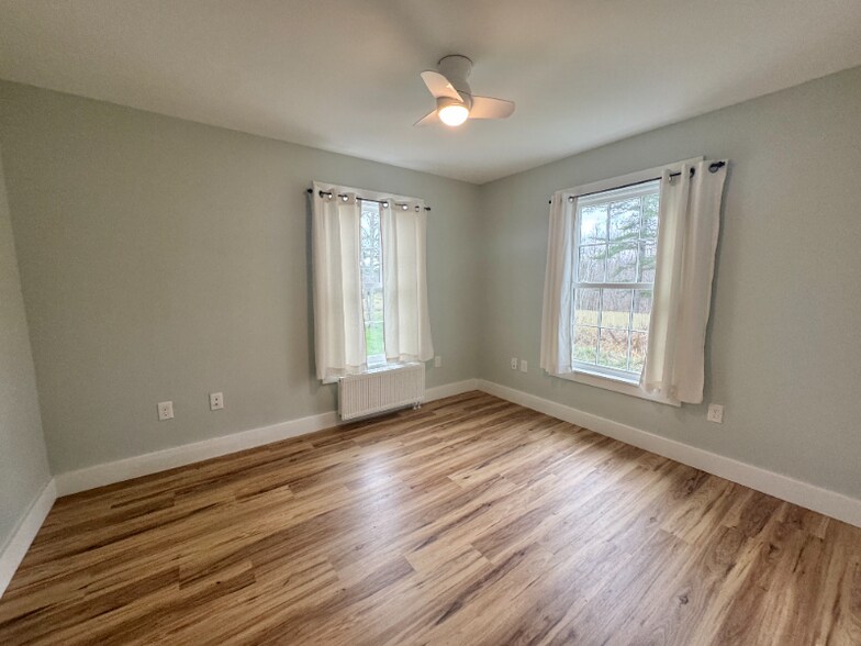 Building Photo - 49 Fort Point Cove Rd