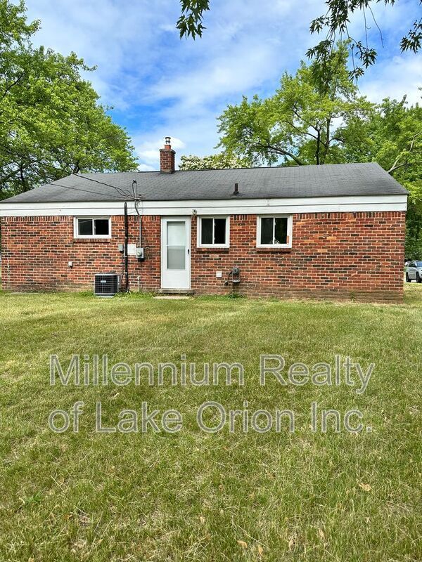 Building Photo - 4811 Summerhill Dr