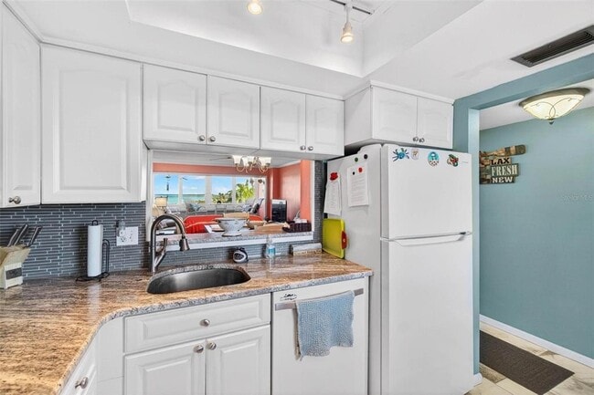 Building Photo - 2616 Cove Cay Dr