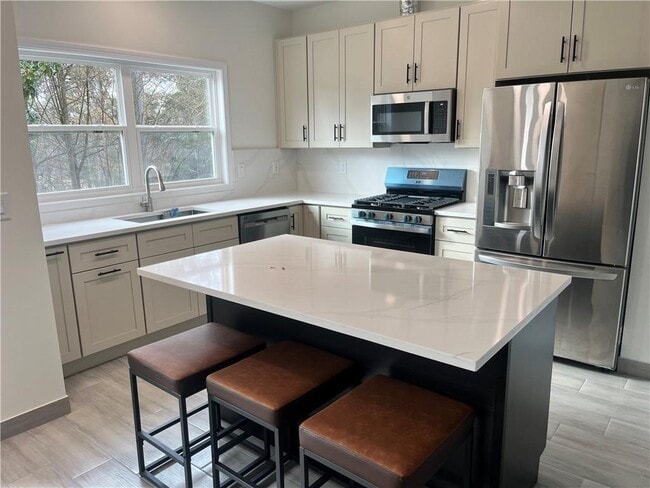 Building Photo - 4500 Kings Lake Dr NE