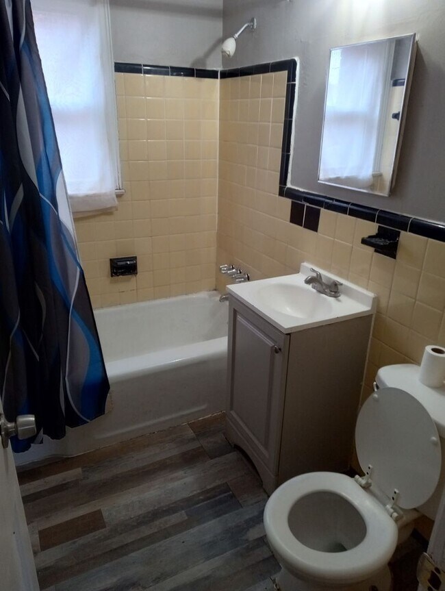 Building Photo - Lovely updated 3 bedroom house