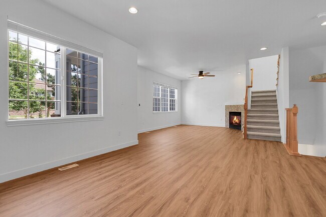 Building Photo - $2,640.95- 3 Bed, 3 Bath Townhome in Aurora with Central AC, In Unit Laundry and Patio Space!