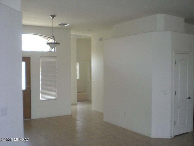 Building Photo - 6585 S Lantana Vista Dr