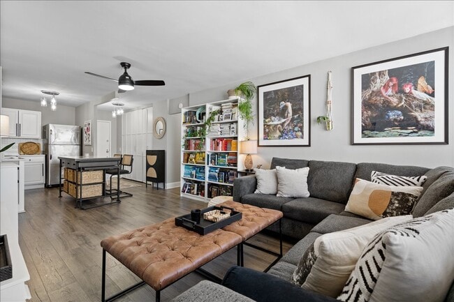 Building Photo - 5415 N Sheridan Rd