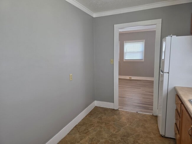 Building Photo - 2-Bedroom, 1-Bathroom Home – $1050/Month | Accepting Section 8