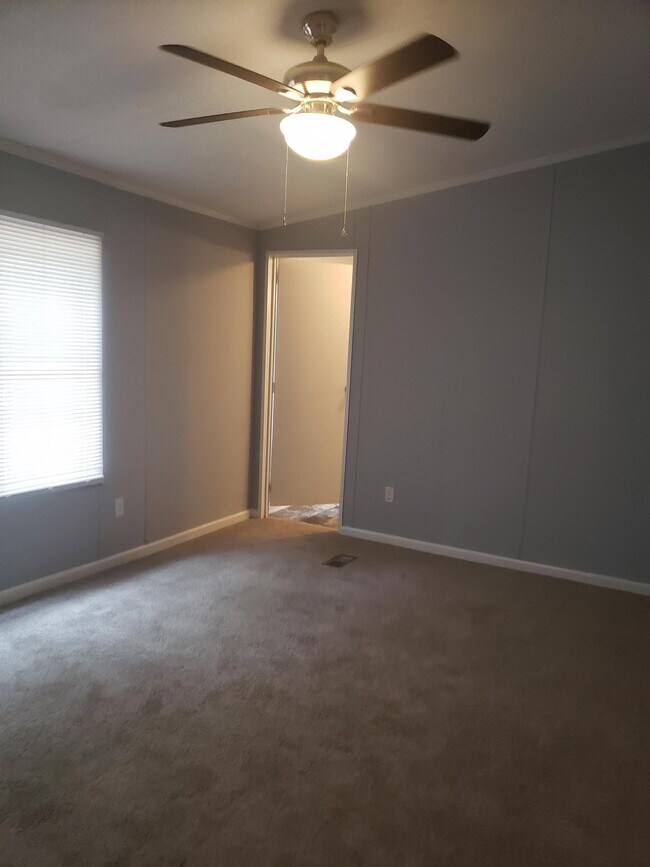 Building Photo - 1654 Jersey Dr