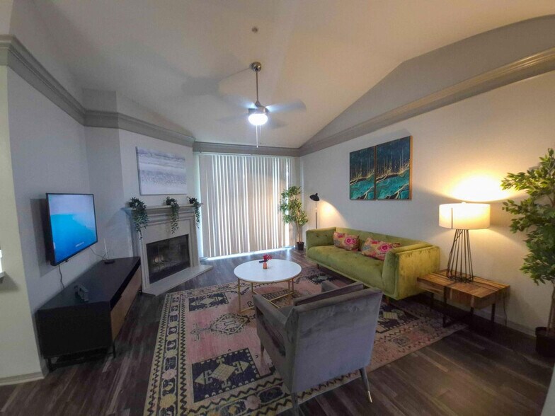 Primary Photo - 12100 Metric Blvd