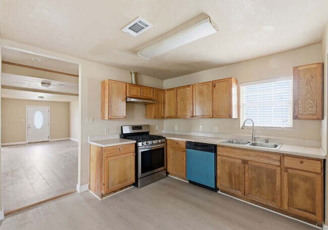 Building Photo - 2411 Leffingwell St
