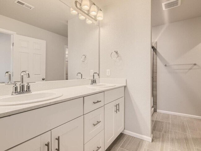 Building Photo - 12225 Creamery St