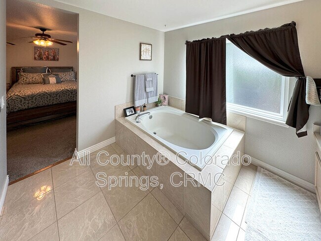 Building Photo - 2970 Haystack Dr