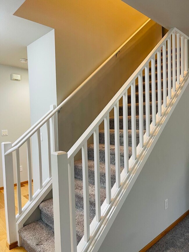 Building Photo - In town Poulsbo...close to everything! Bri...