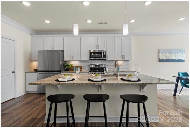 Building Photo - Beautiful 3-Bedroom Townhome in Harrisburg...