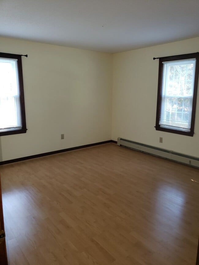 Building Photo - 3-Bedroom Ranch Rental – Year-Round, Utilities Included