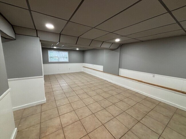 Building Photo - Updated Remodeled Large Open Split-Level Home with Full Finished Basement!