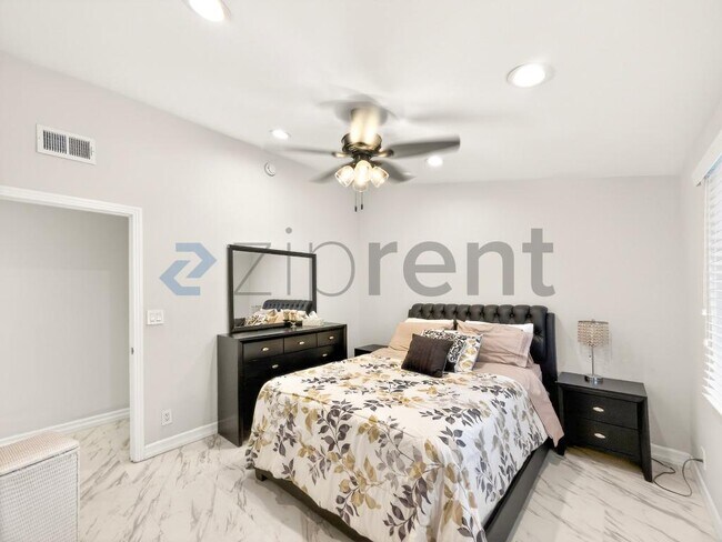 Building Photo - 20520 Rhoda St