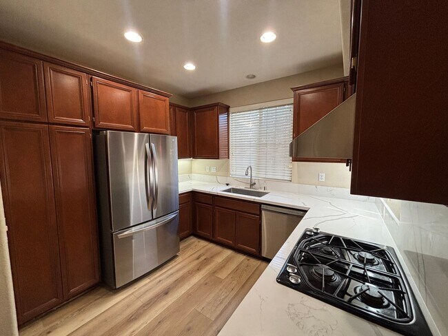 Building Photo - 3-Bedroom Townhome with Community Pool & S...