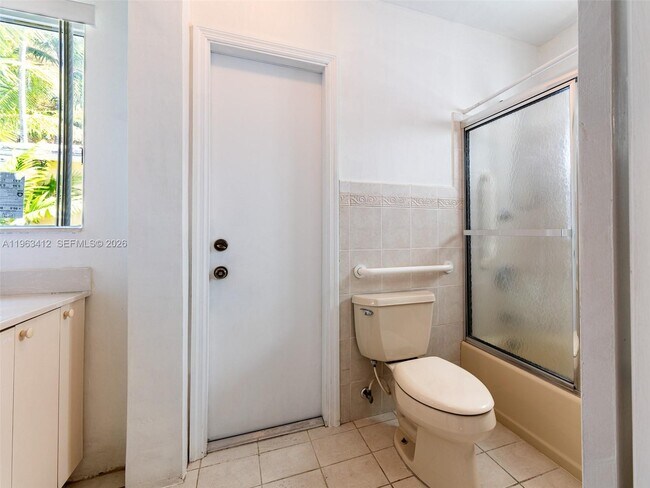 Building Photo - 630 SW 25th Rd