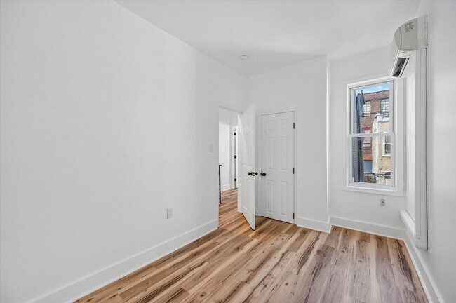 Building Photo - 3BR/1BA | Fully Renovated | Fast Approval