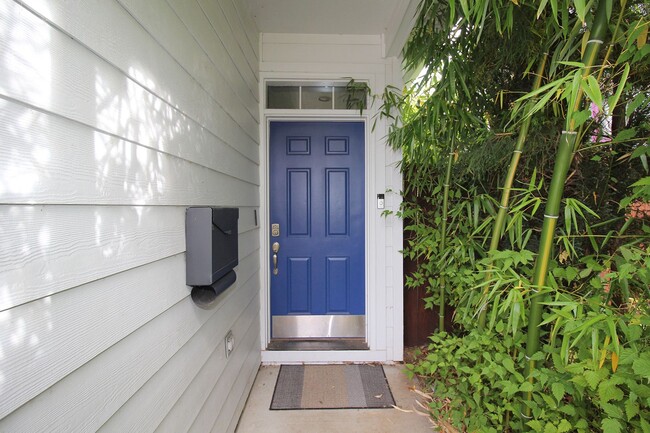 Building Photo - 8522 N Haven Ave