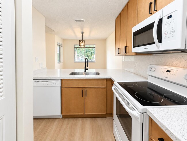 Building Photo - 1172 Coral Club Dr