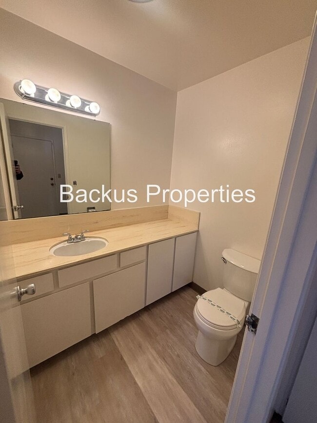 Building Photo - Wonderful newly remodeled duplex located in South Salinas