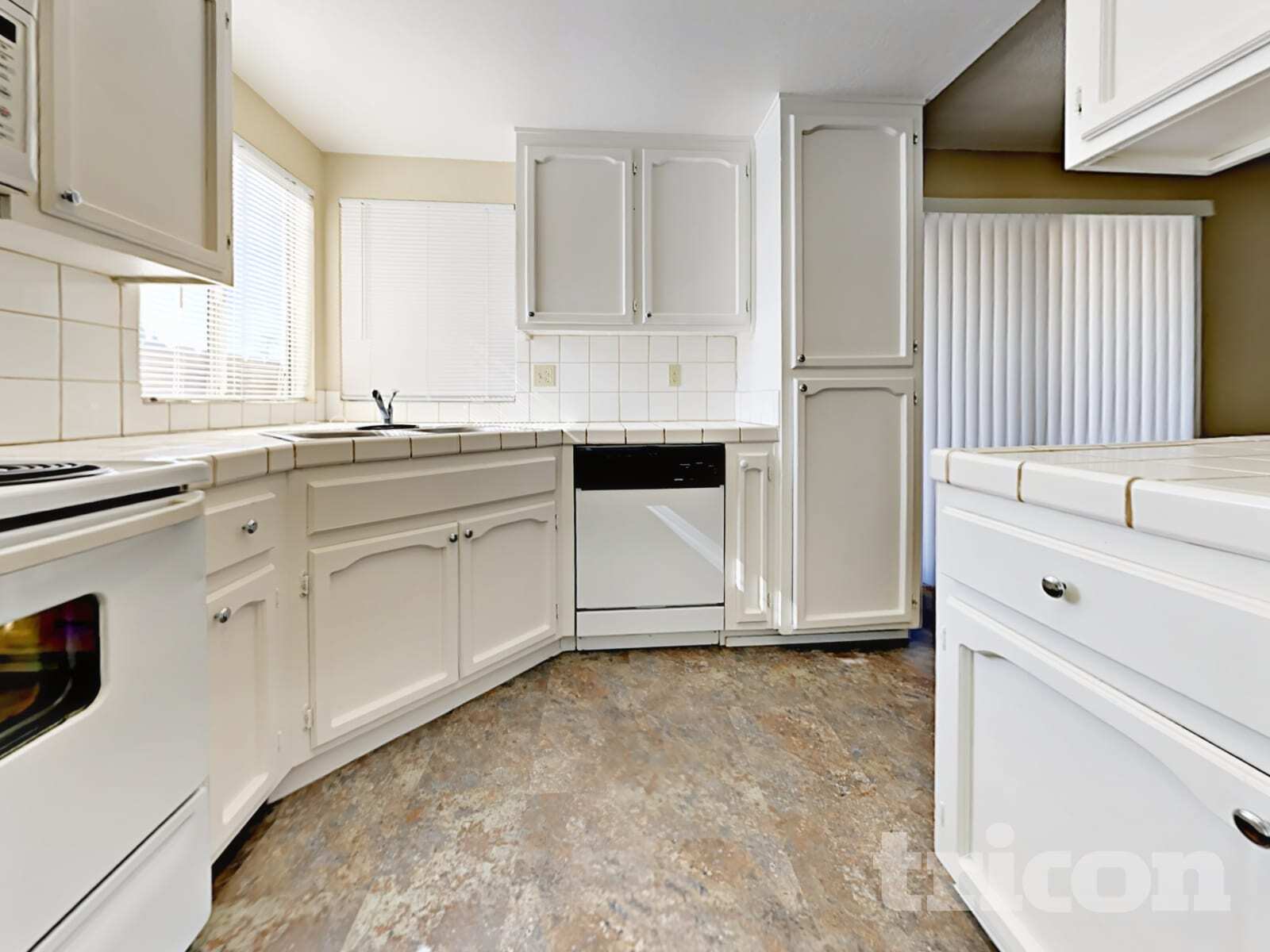 Building Photo - 215 Loy St.