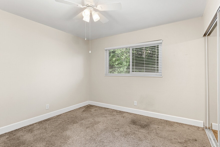 Building Photo - 2555 Sir Francis Drake Blvd