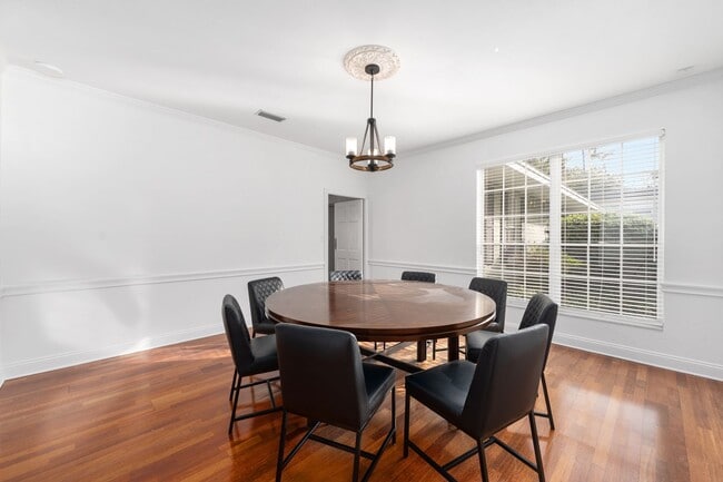 Building Photo - 2222 W University Ave