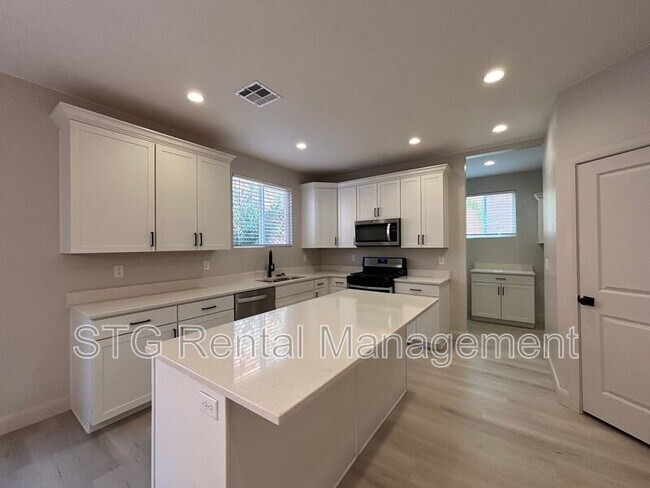 Building Photo - 840 Twin Lakes Dr