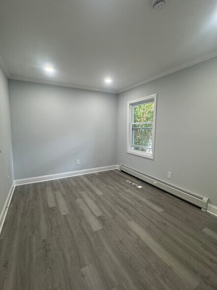 Building Photo - 242 Seabreeze Ave