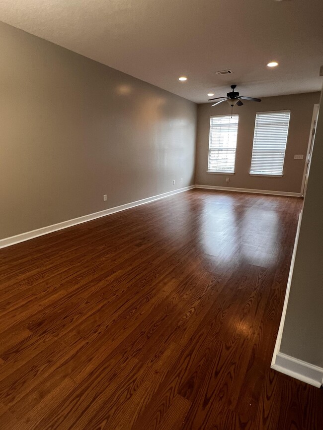 Building Photo - 708 Tattnall Dr