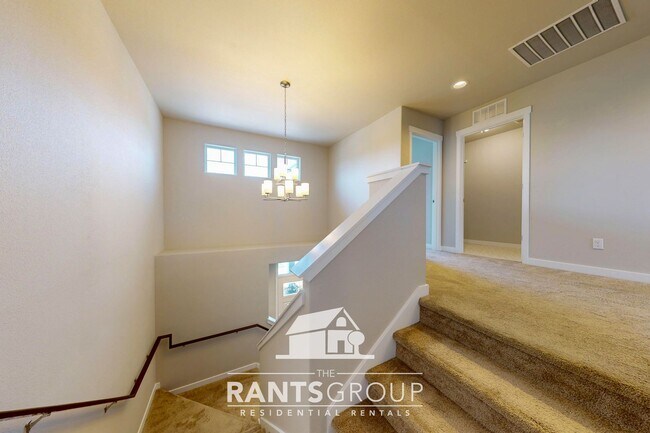 Building Photo - Beautiful 3 bedroom, 2.5 bath, 2-story home in Steilacoom Ridge