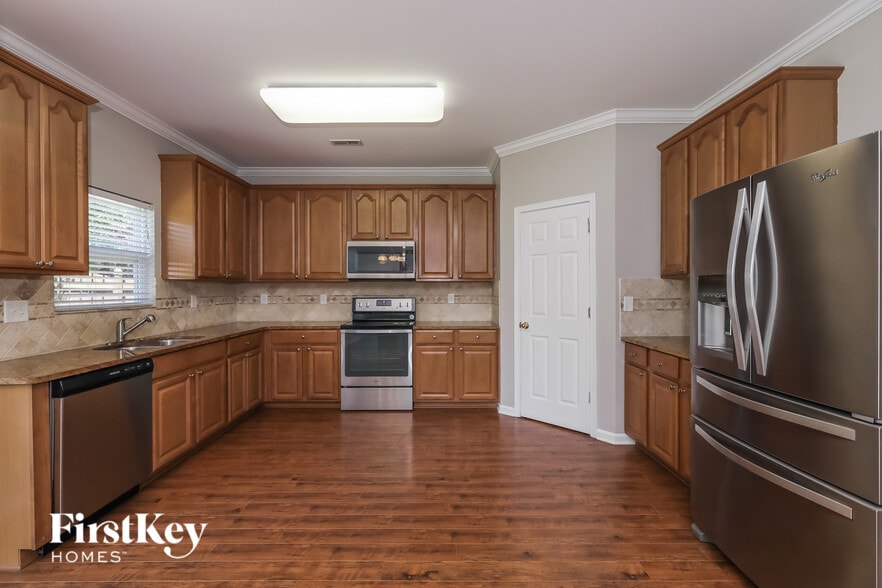 Building Photo - 7347 Lamplighter Close Dr