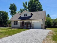 Building Photo - Newly Remodeled Home with Gorgeous Kitchen...